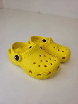 Sandália Modelo Tradicional Amarelo Crocs C 6