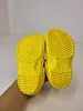 Sandália Modelo Tradicional Amarelo Crocs C 6